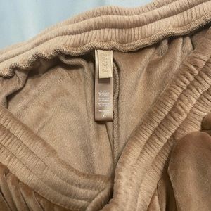 Skims velour joggers XL